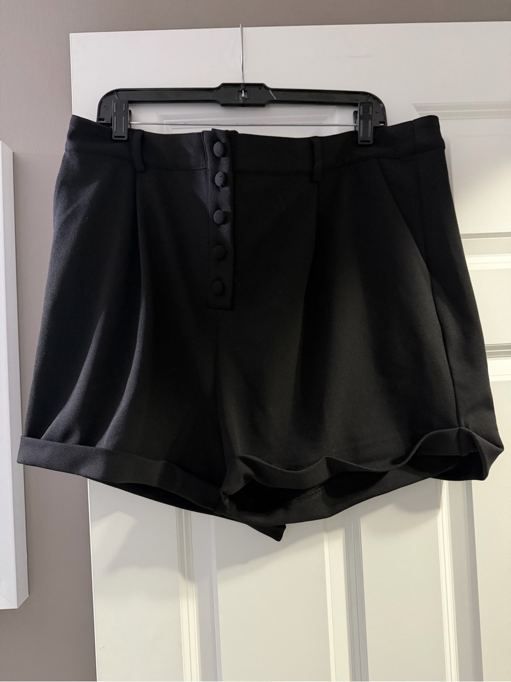 NWOT 1X Forever 21 Black Women's High Waisted Tailored Button-Front Dress Shorts